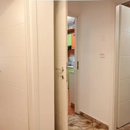Chic Near City Center 아파트 *